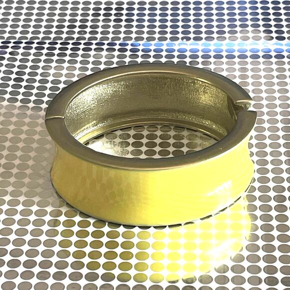 Vintage Metal Yellow Hinged Heavy Bangle Bracelet Gold Trim B#18 - Picture 3 of 10